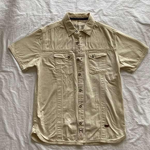 Levi’s - khaki short sleeve casual button down shirt